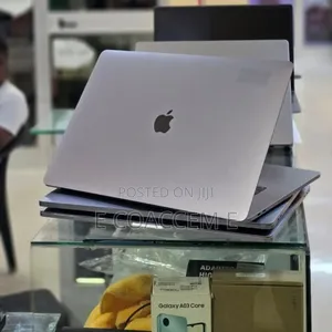 New Laptop Apple MacBook Pro 2017 16GB Intel Core i7 SSD 512GB