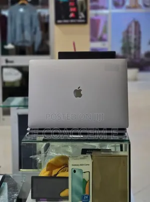 New Laptop Apple MacBook Pro 2017 16GB Intel Core i7 SSD 512GB