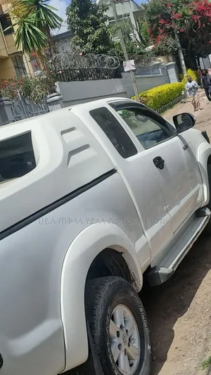 Toyota Hilux 2012 Off white