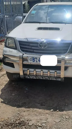Toyota Hilux 2012 Off white