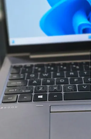 New Laptop HP ZBook Firefly G8 16GB Intel Core i7 SSD 512GB