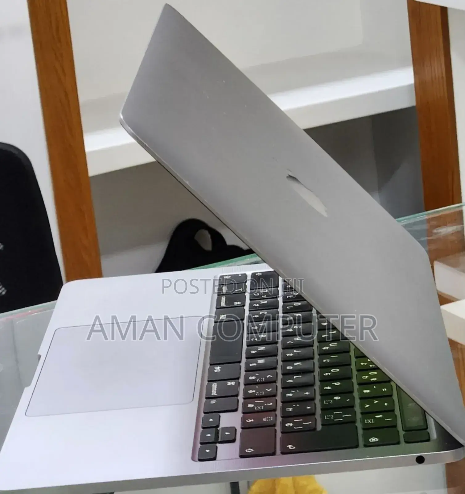 New Laptop Apple MacBook Pro 2020 8GB Intel Core i5 SSD 512GB