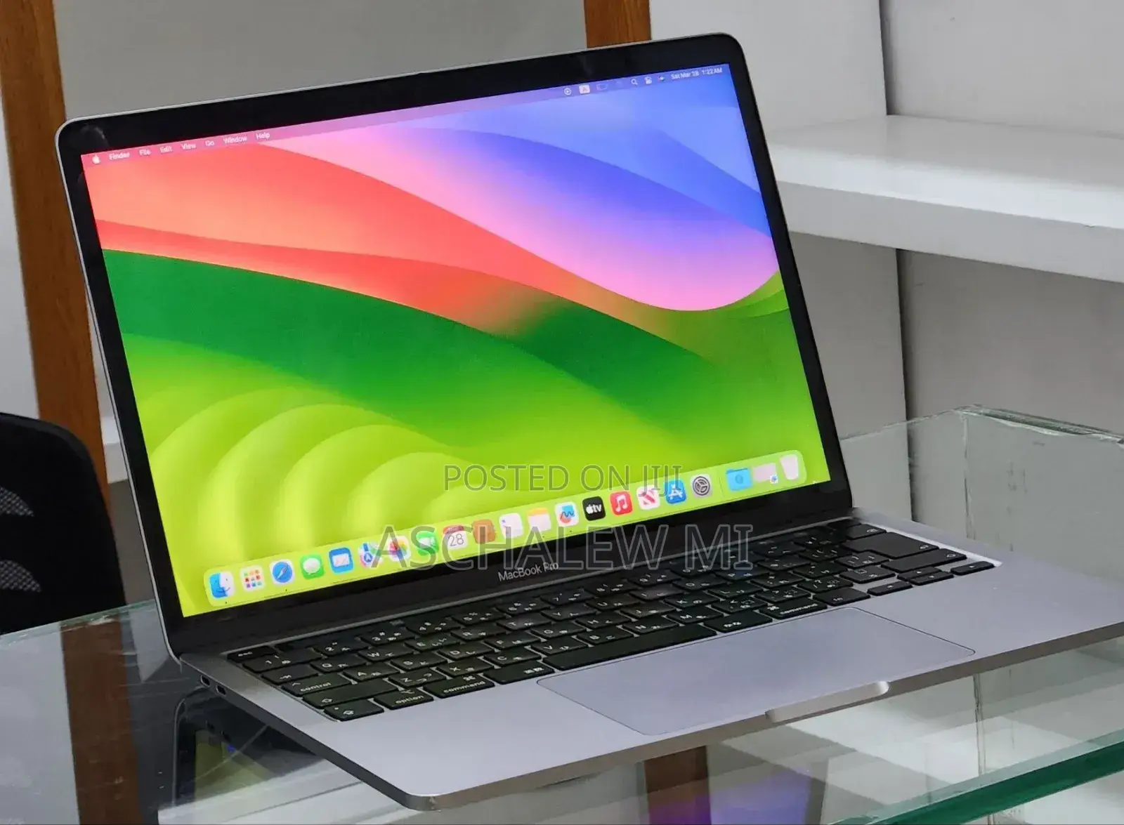 New Laptop Apple MacBook Pro 2020 8GB Intel Core i5 SSD 512GB