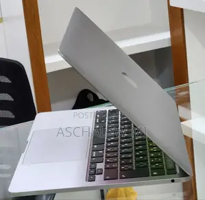 New Laptop Apple MacBook Pro 2020 8GB Intel Core i5 SSD 512GB