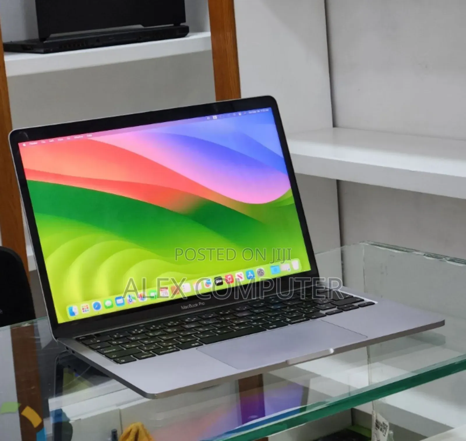 New Laptop Apple MacBook Pro 8GB Intel Core i5 SSD 512GB