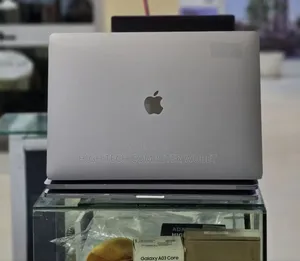 New Laptop Apple MacBook Pro 2017 16GB Intel Core i7 SSD 256GB