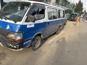 Toyota HiAce 1995 White