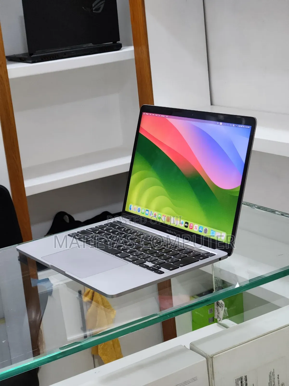 New Laptop Apple MacBook Pro 2020 8GB Intel Core i5 SSD 512GB