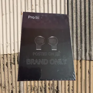 Pro 5s Black: Ultra-Lightweight TWS Earbuds