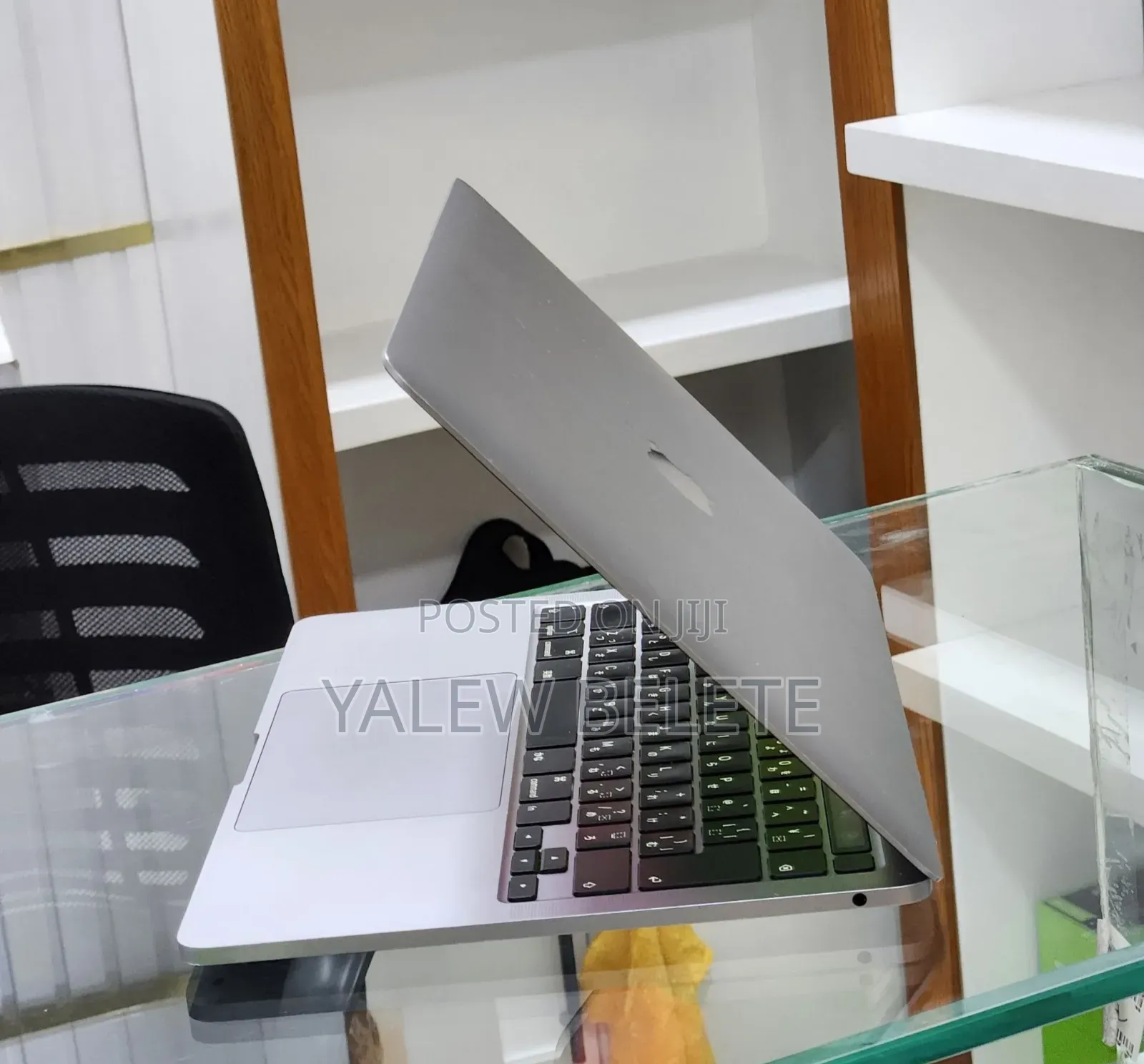 New Laptop Apple MacBook 2020 8GB Intel Core i7 SSD 512GB