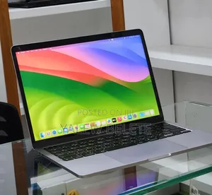 New Laptop Apple MacBook 2020 8GB Intel Core i7 SSD 512GB