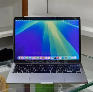 New Laptop Apple MacBook 2020 8GB Intel Core i7 SSD 512GB