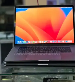 New Laptop Apple MacBook Pro 2017 16GB Intel Core i7 SSD 512GB