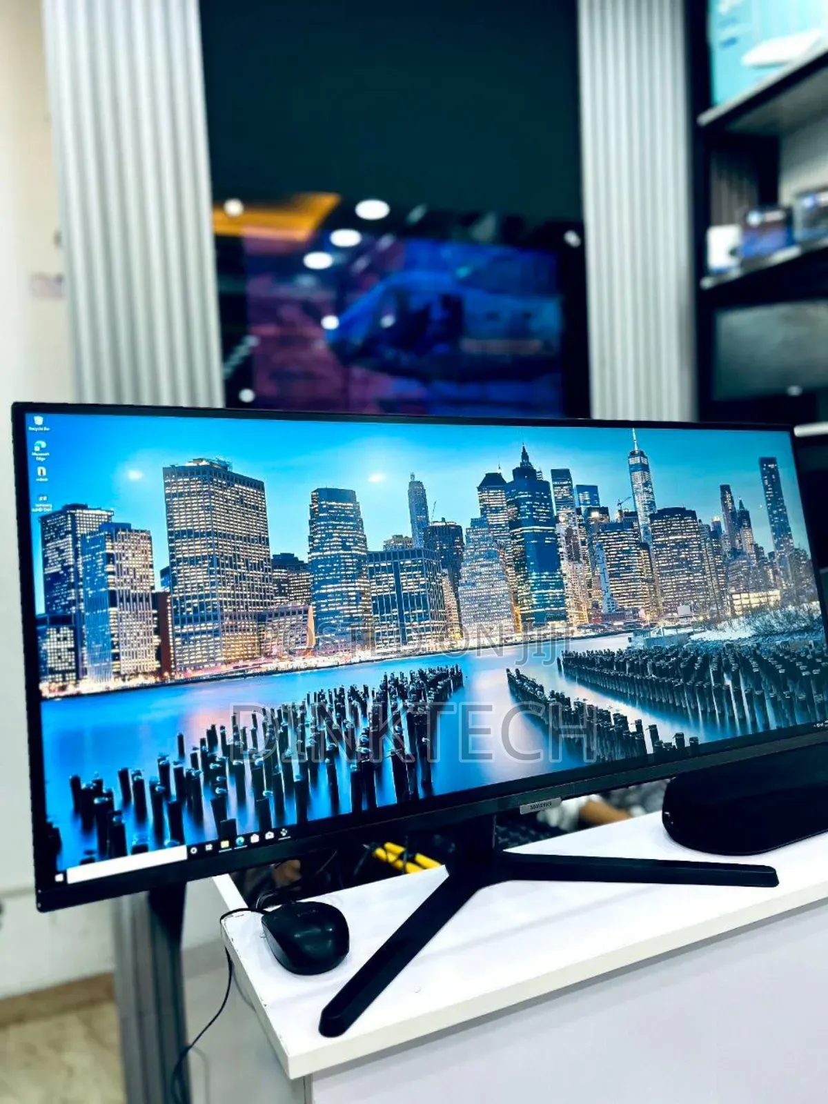 Samsung 32” Curved Monitor