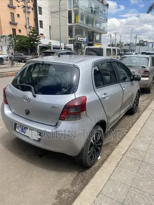 Toyota Yaris 2010 Silver