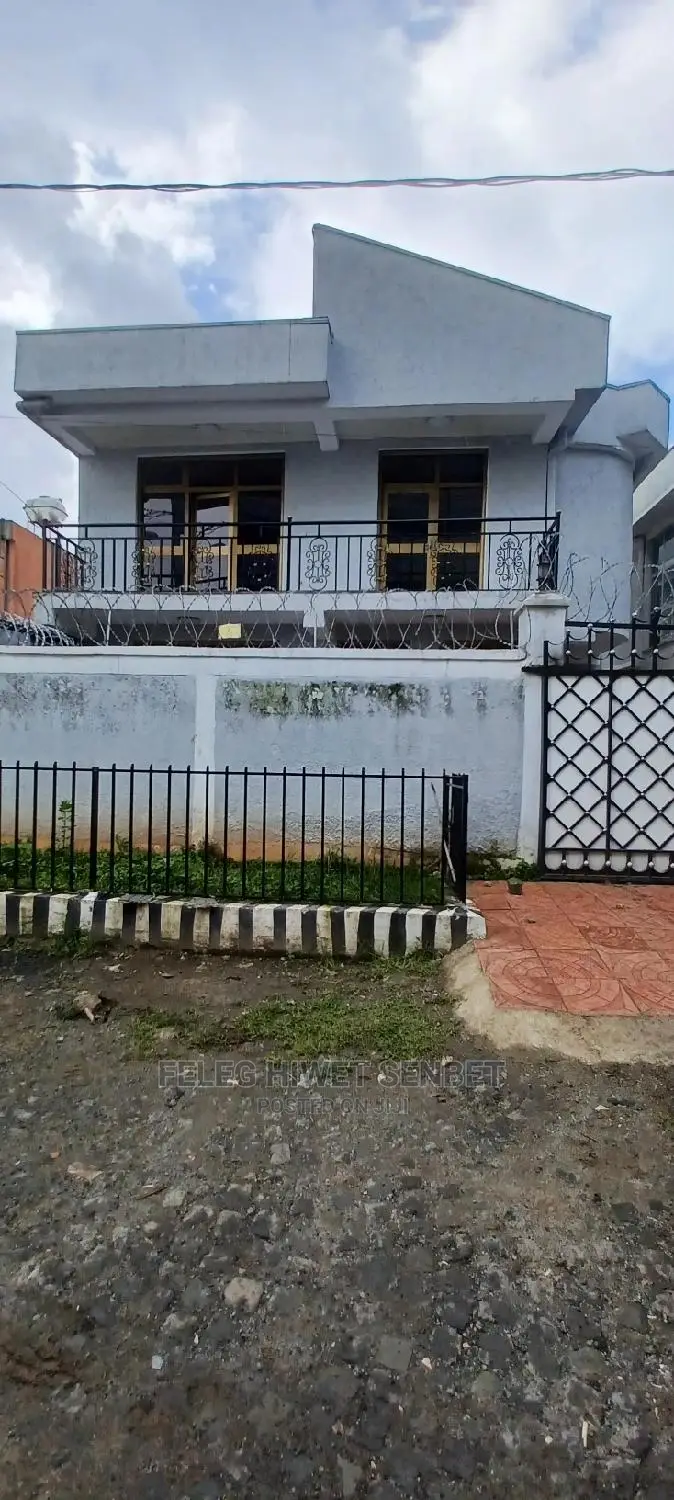 5bdrm House in አአ, Bole for sale