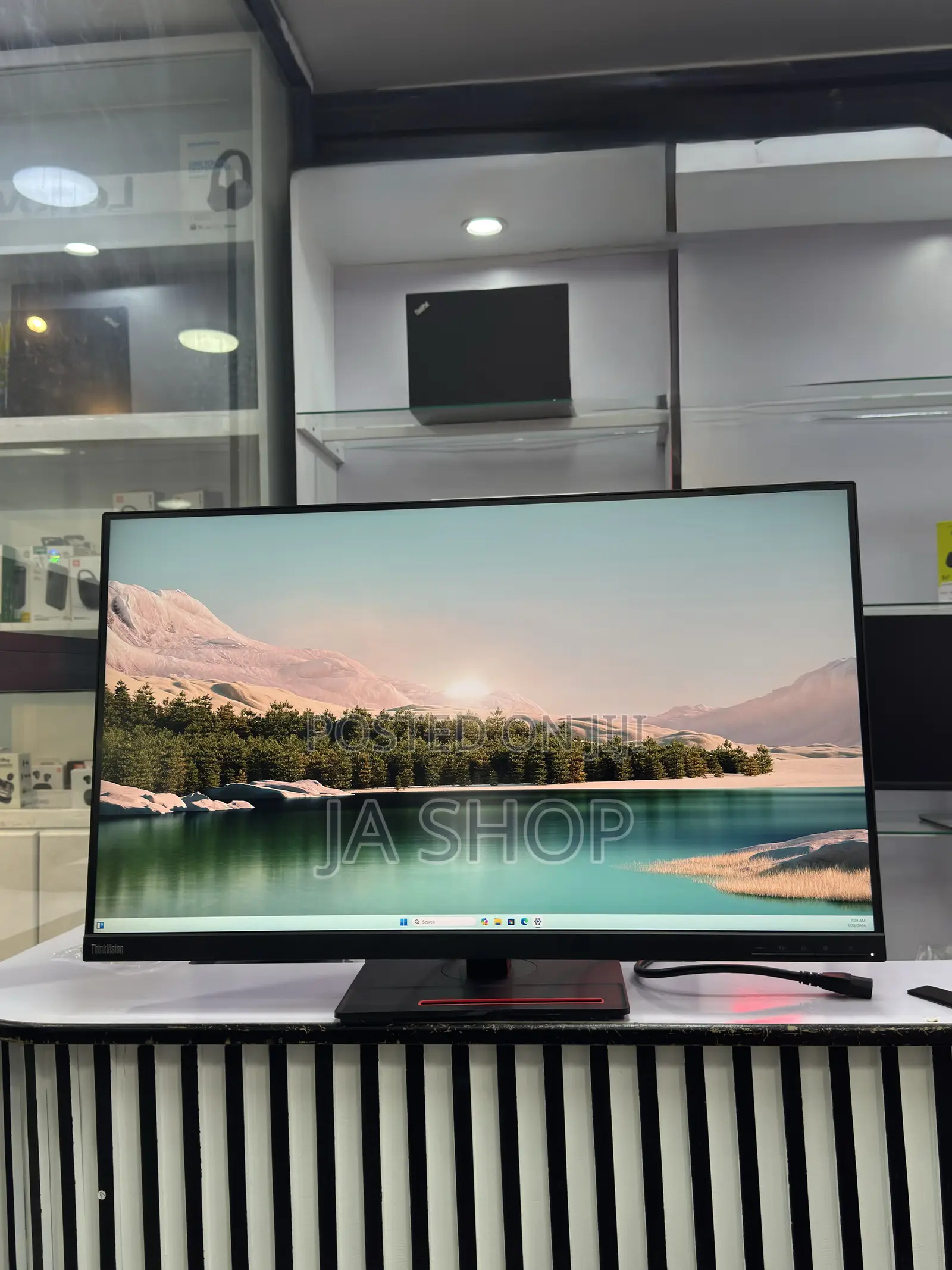 32 Inch Monitor