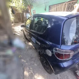 Toyota Vitz 1.0 FWD 5dr 1999 Blue