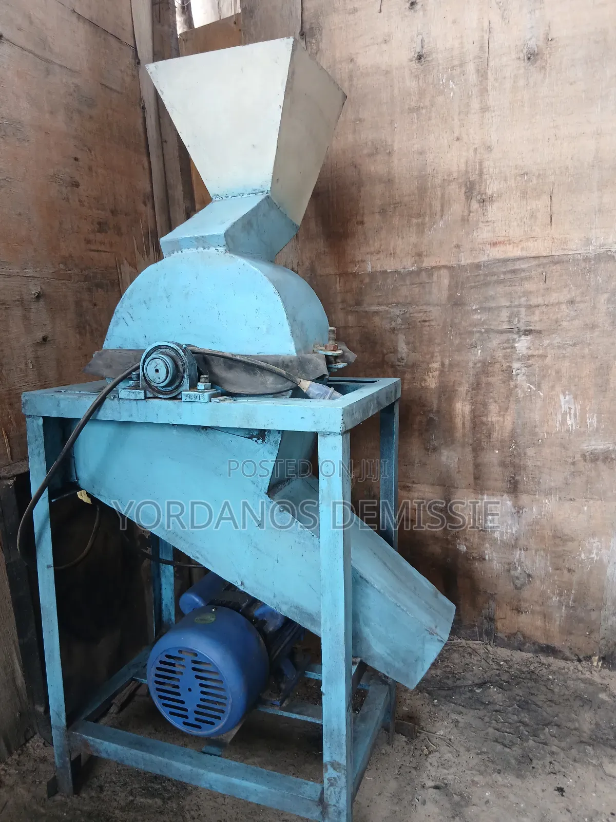 Charcoal Crusher and Making Machine