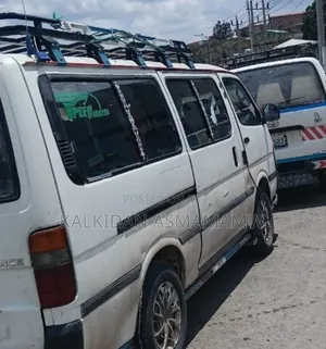 Toyota HiAce 2001 White