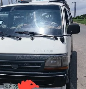 Toyota HiAce 2001 White