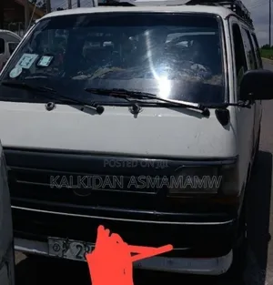 Toyota HiAce 2001 White