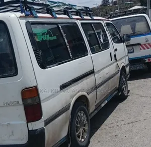 Toyota HiAce 2001 White