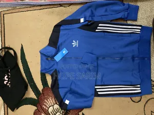 አዲስ Adidas ትራክ ጃኬት (ኦሪጅናል)