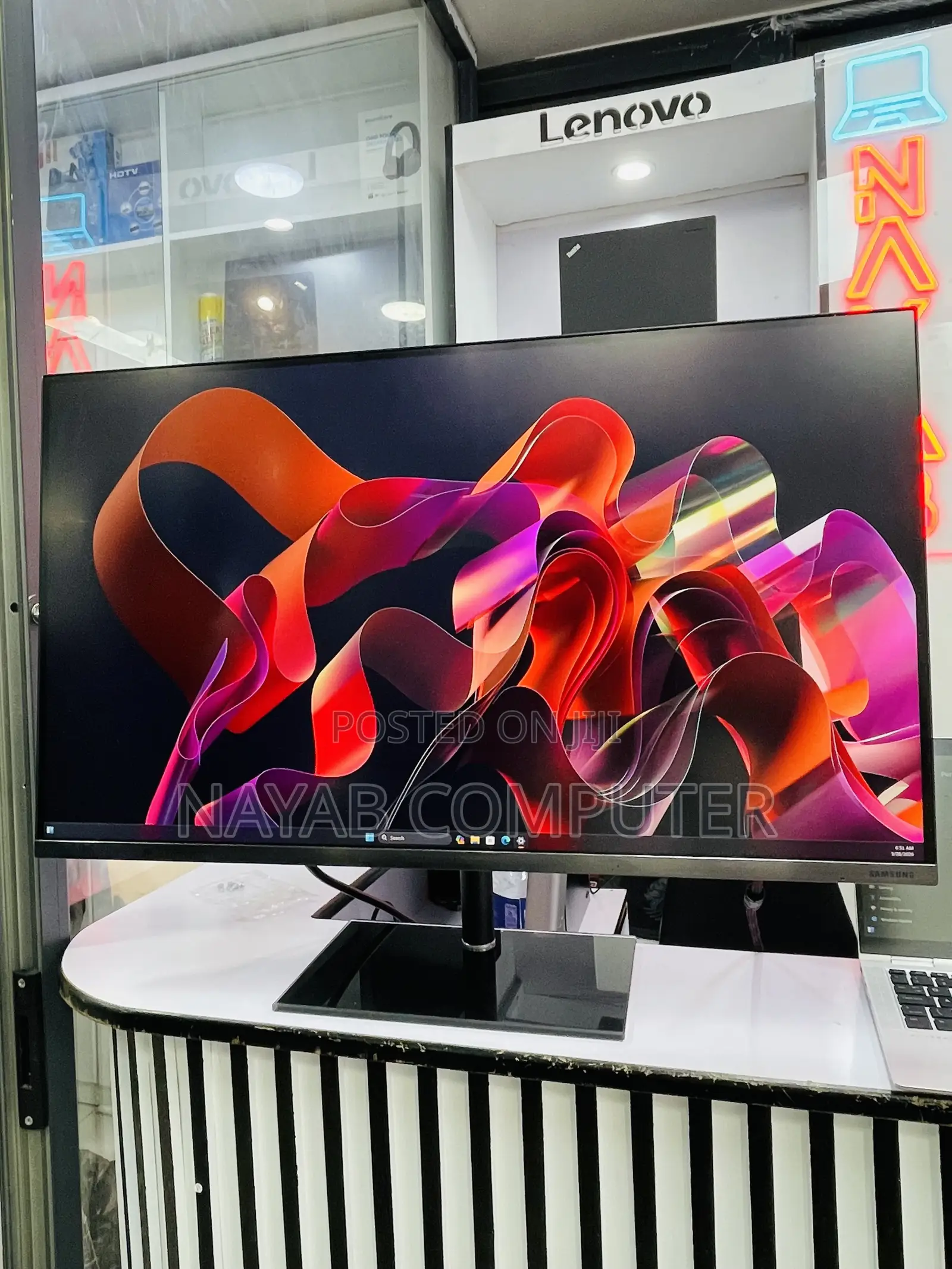 Samsung 32” Monitor