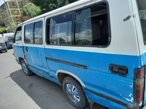 Toyota HiAce 1989 Blue
