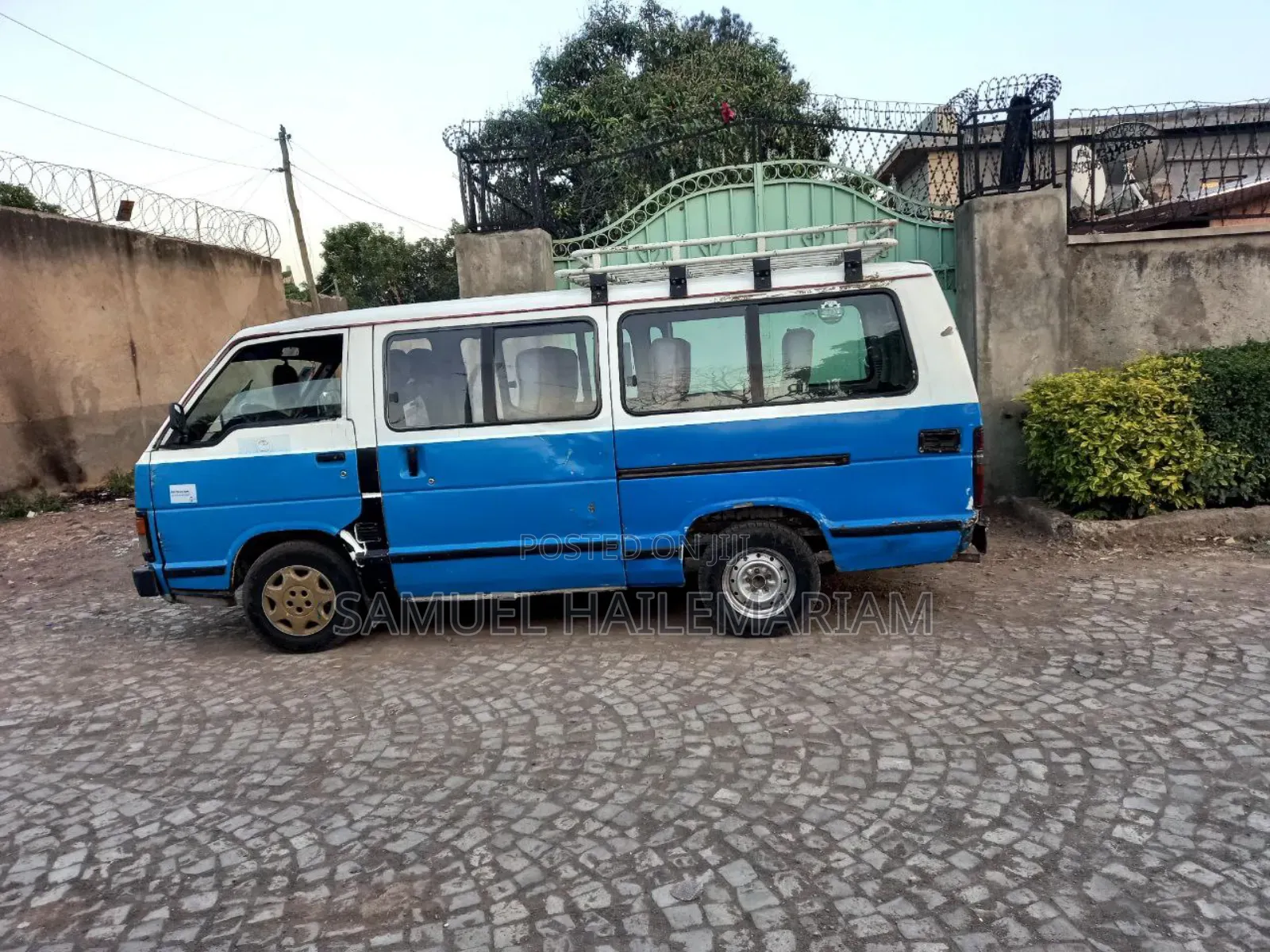 Toyota HiAce 1989 Blue
