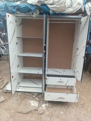 እሚፈታቱ ቁም ሳጥኖች