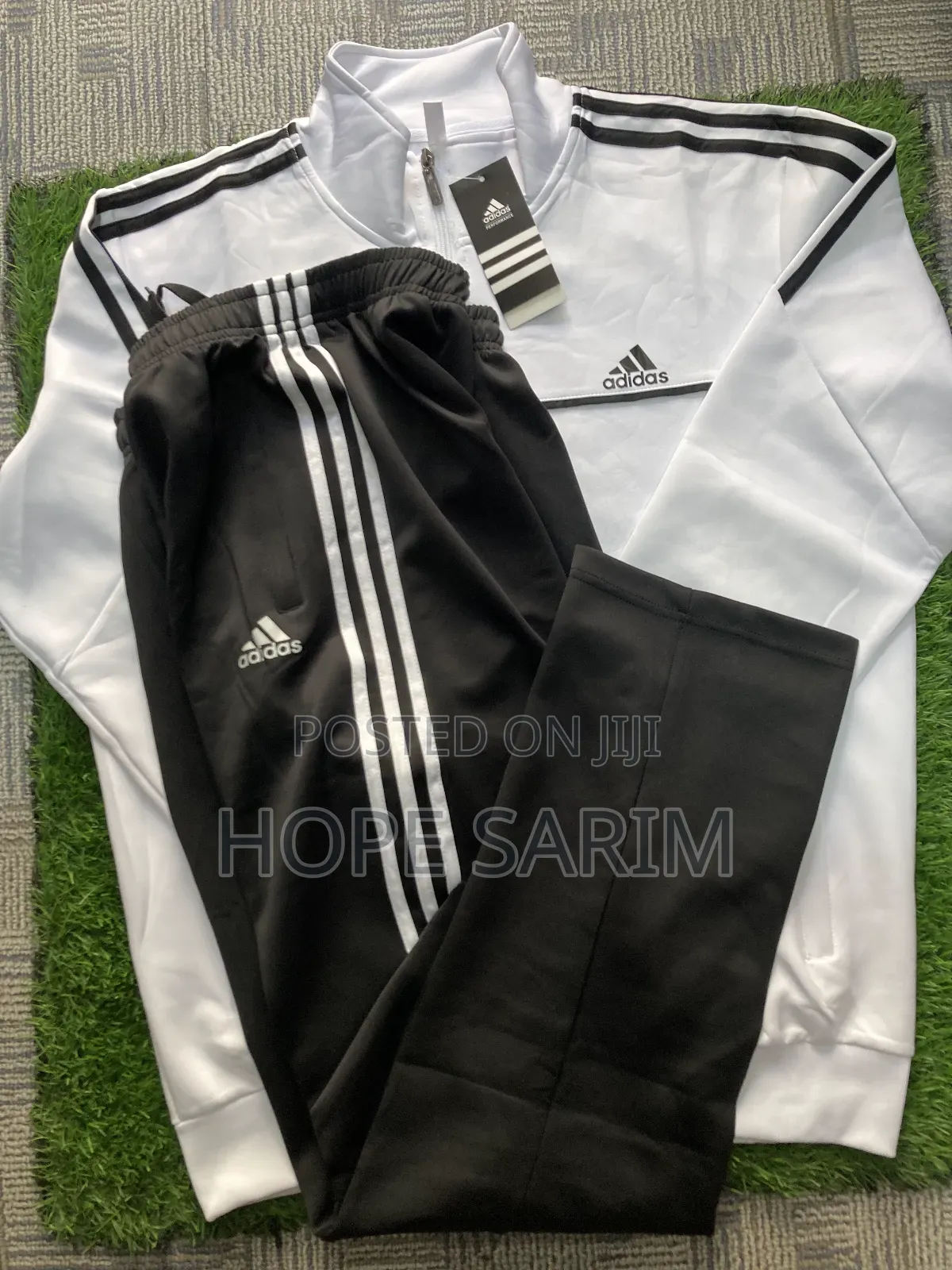 ኦሪጅናል Adidas ትራክሱት (ጃኬት እና ሱሪ)