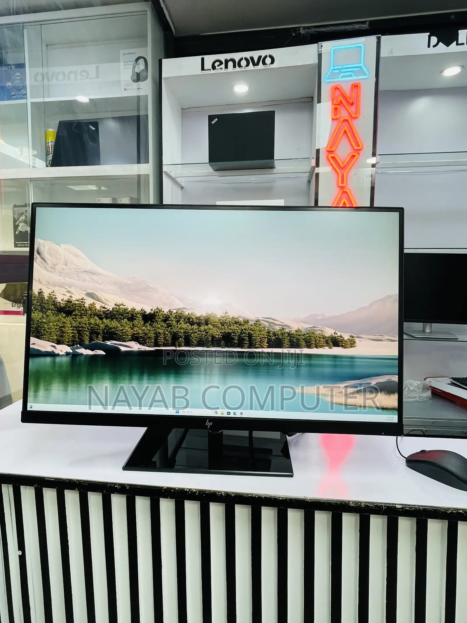 Hp 27” Monitor With Built in Speaker