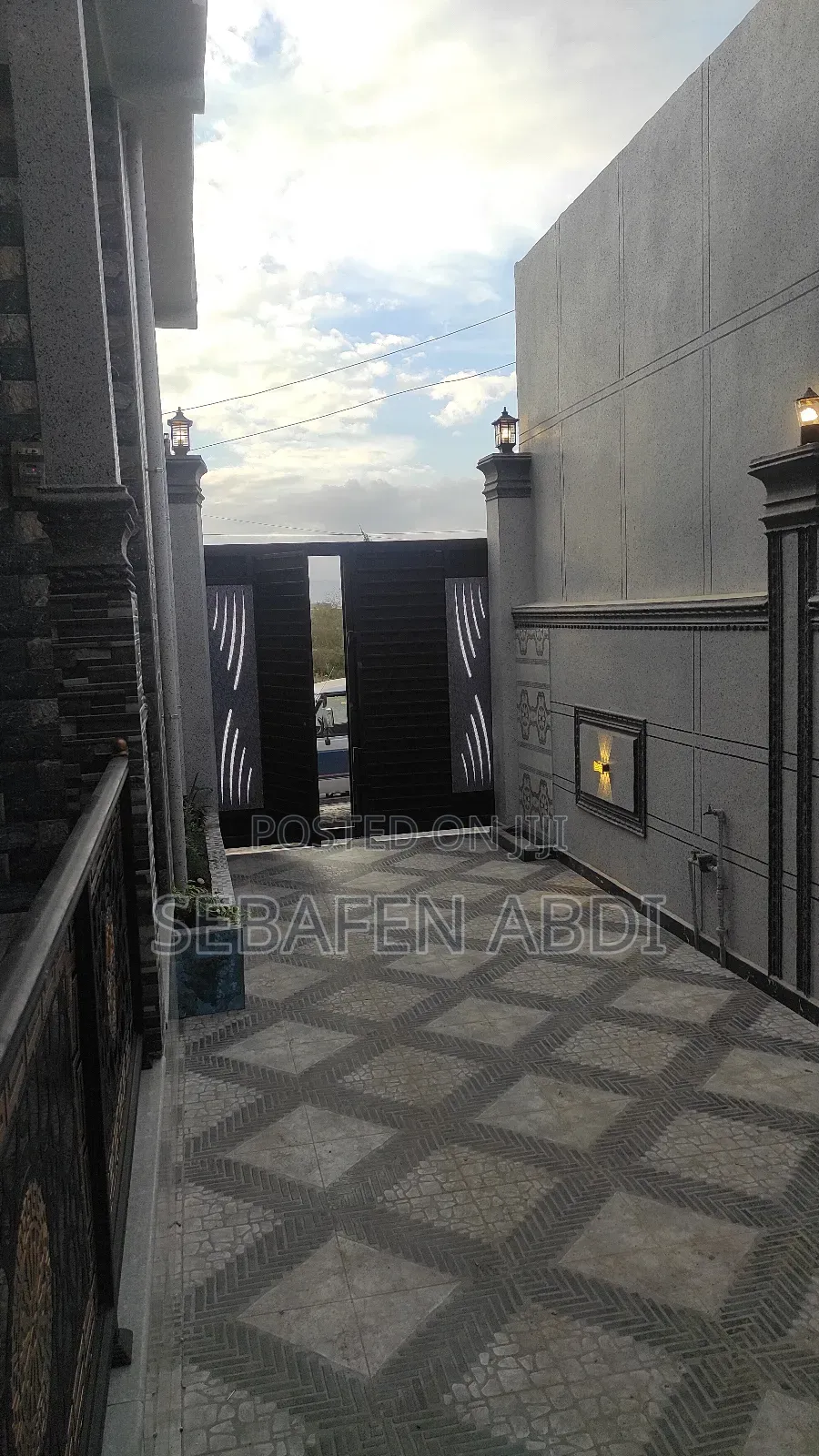 Furnished 4bdrm House in L-Shape New Home, Akaky Kaliti for sale