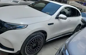 Mercedes-Benz EQC EQC400 4MATIC 2023 Ivory