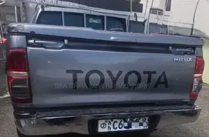 Toyota Hilux 2010 Beige