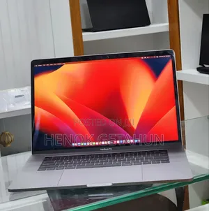 New Laptop Apple MacBook Pro 2017 16GB Intel Core i7 SSD 512GB