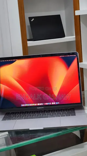 New Laptop Apple MacBook Pro 2017 16GB Intel Core i7 SSD 512GB