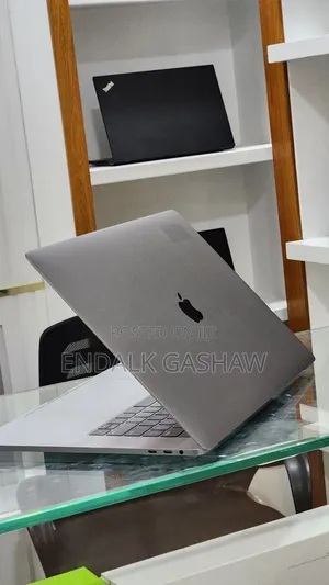 New Laptop Apple MacBook Pro 2017 16GB Intel Core i7 SSD 512GB