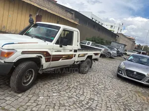 Toyota Land Cruiser 2012