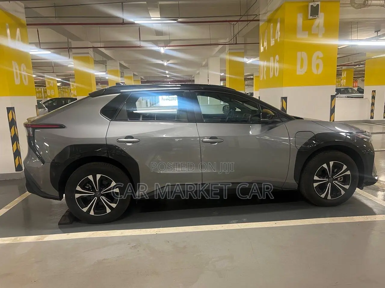 New Toyota bZ4X 71.4 kWh FWD 2023 Gray