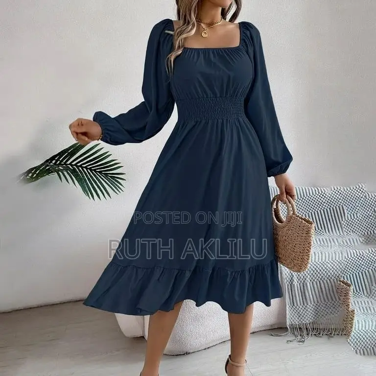 Woman’S Square Neck Long Sleeve Dress