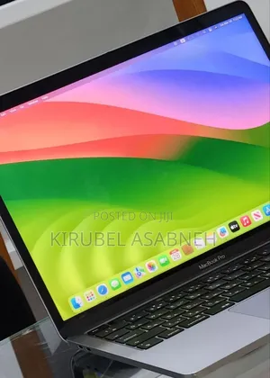 New Laptop Apple MacBook Pro 2020 8GB Intel Core i5 SSD 512GB