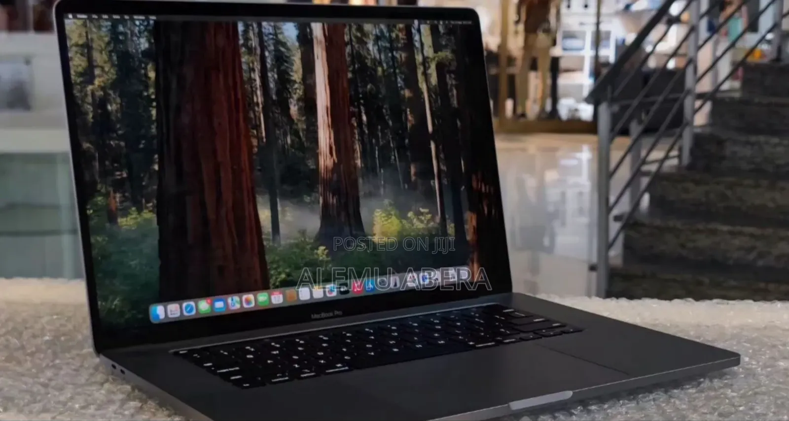 New Laptop Apple MacBook Pro 2019 16GB Intel Core i7 SSD 512GB