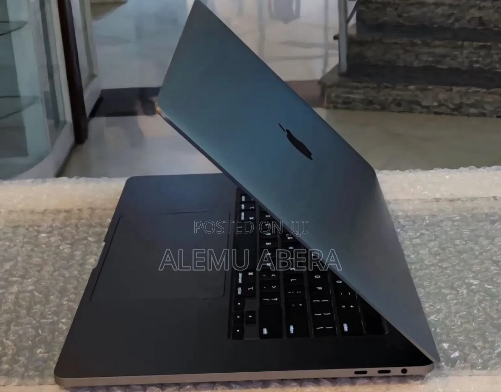 New Laptop Apple MacBook Pro 2019 16GB Intel Core i7 SSD 512GB