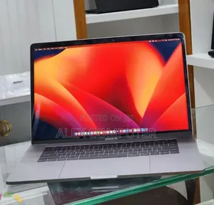 New Laptop Apple MacBook Pro 2017 16GB Intel Core i7 SSD 512GB