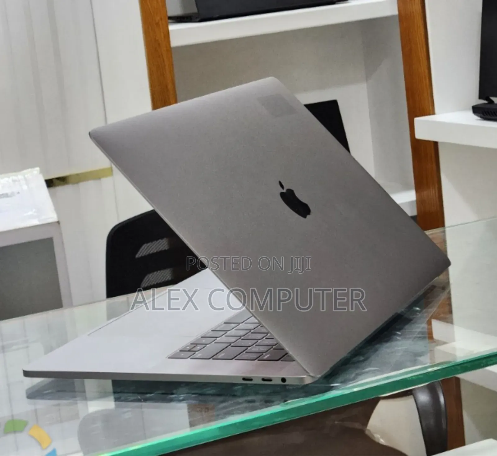 New Laptop Apple MacBook Pro 2017 16GB Intel Core i7 SSD 512GB