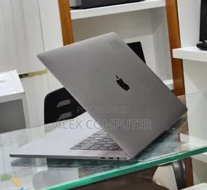 New Laptop Apple MacBook Pro 2017 16GB Intel Core i7 SSD 512GB