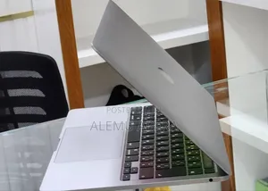 New Laptop Apple MacBook 2020 8GB Intel Core i5 SSD 512GB